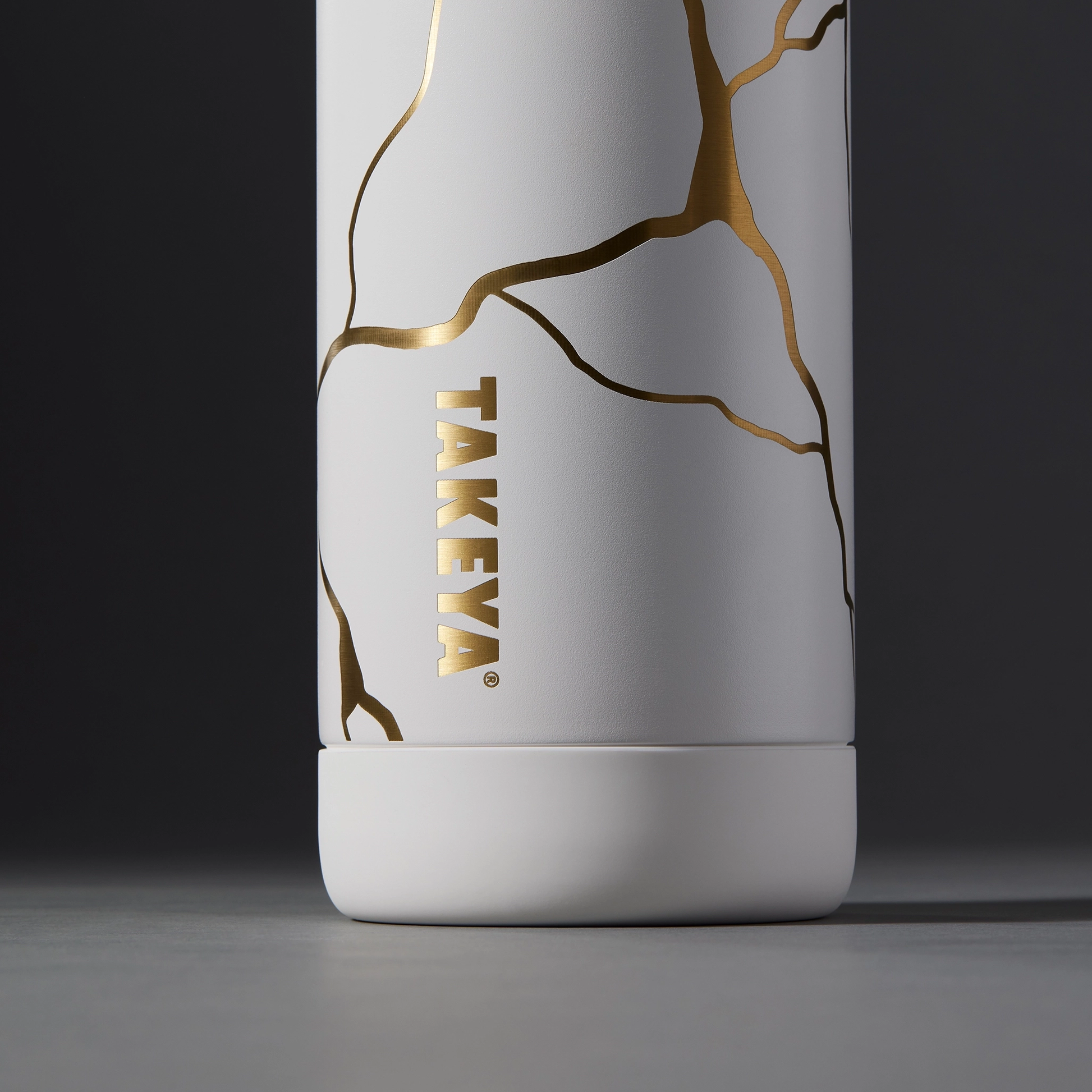 kintsugi-water-bottle-with-straw-lid-x3 51389-TK_HO25_Kintsugi_Takeya9236_Crop.png