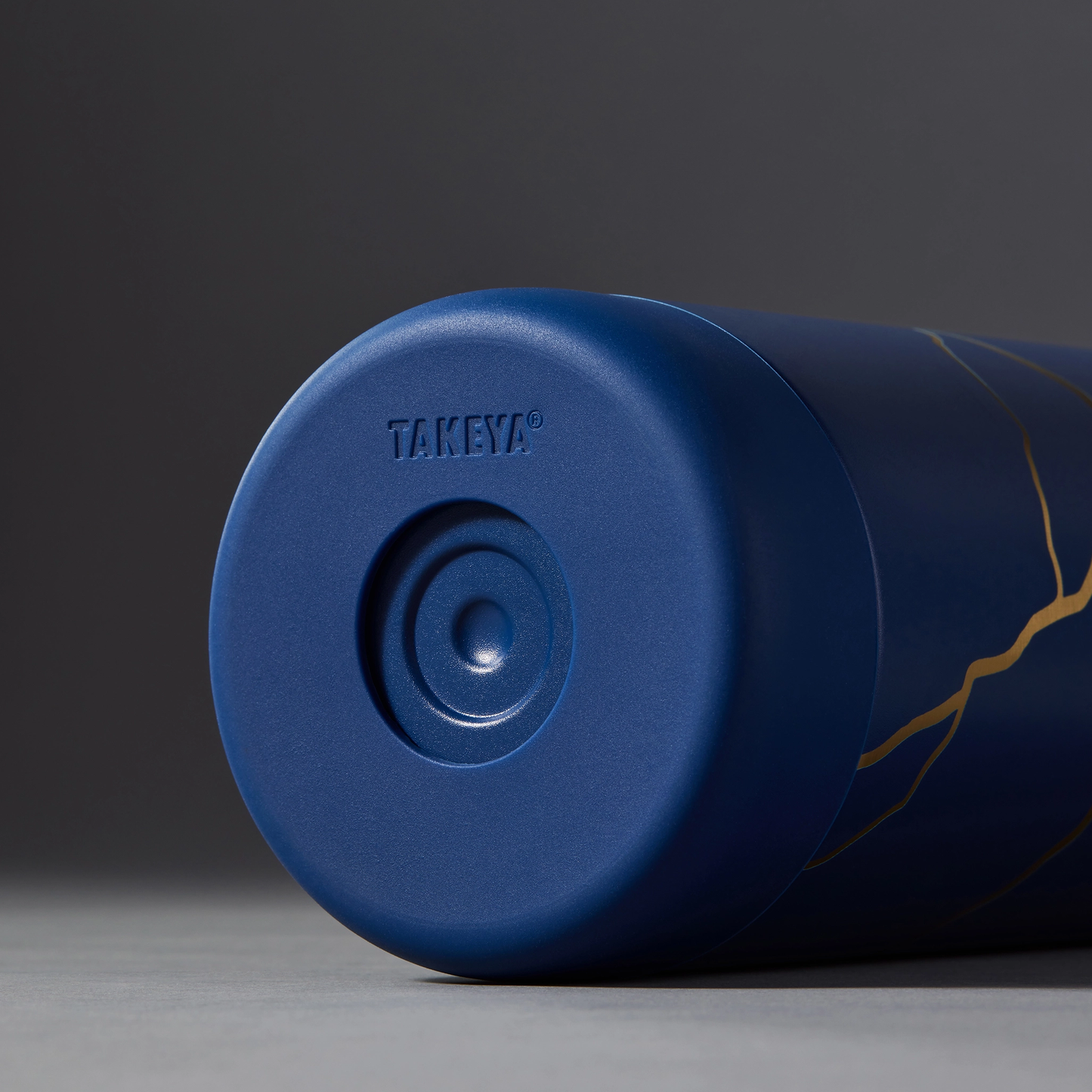 kintsugi-water-bottle-with-spout-lid-c0 51390-TK_HO25_Kintsugi_Takeya9249.png