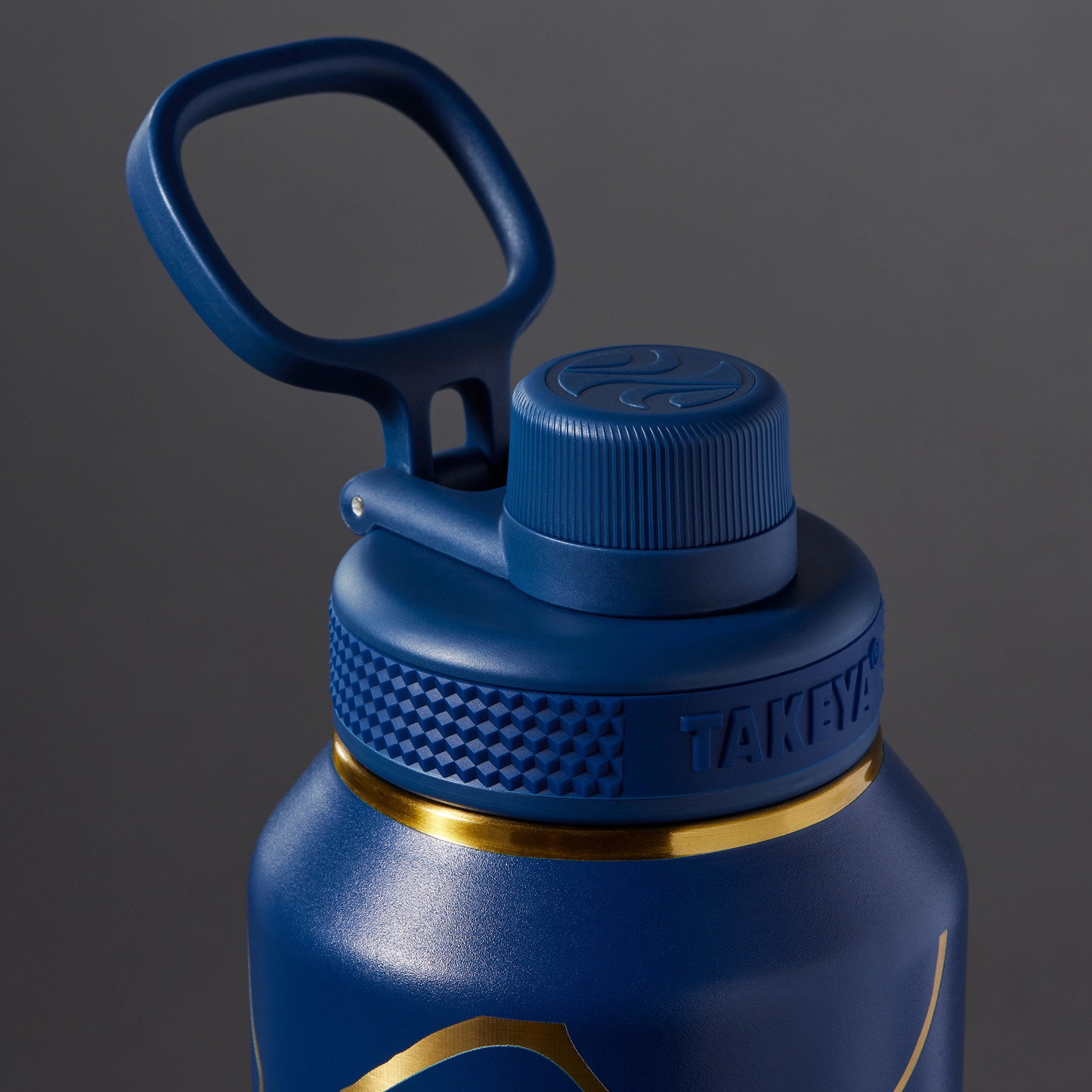 kintsugi-water-bottle-with-spout-lid-c0 51390-TK_HO25_Kintsugi_Takeya9266.png