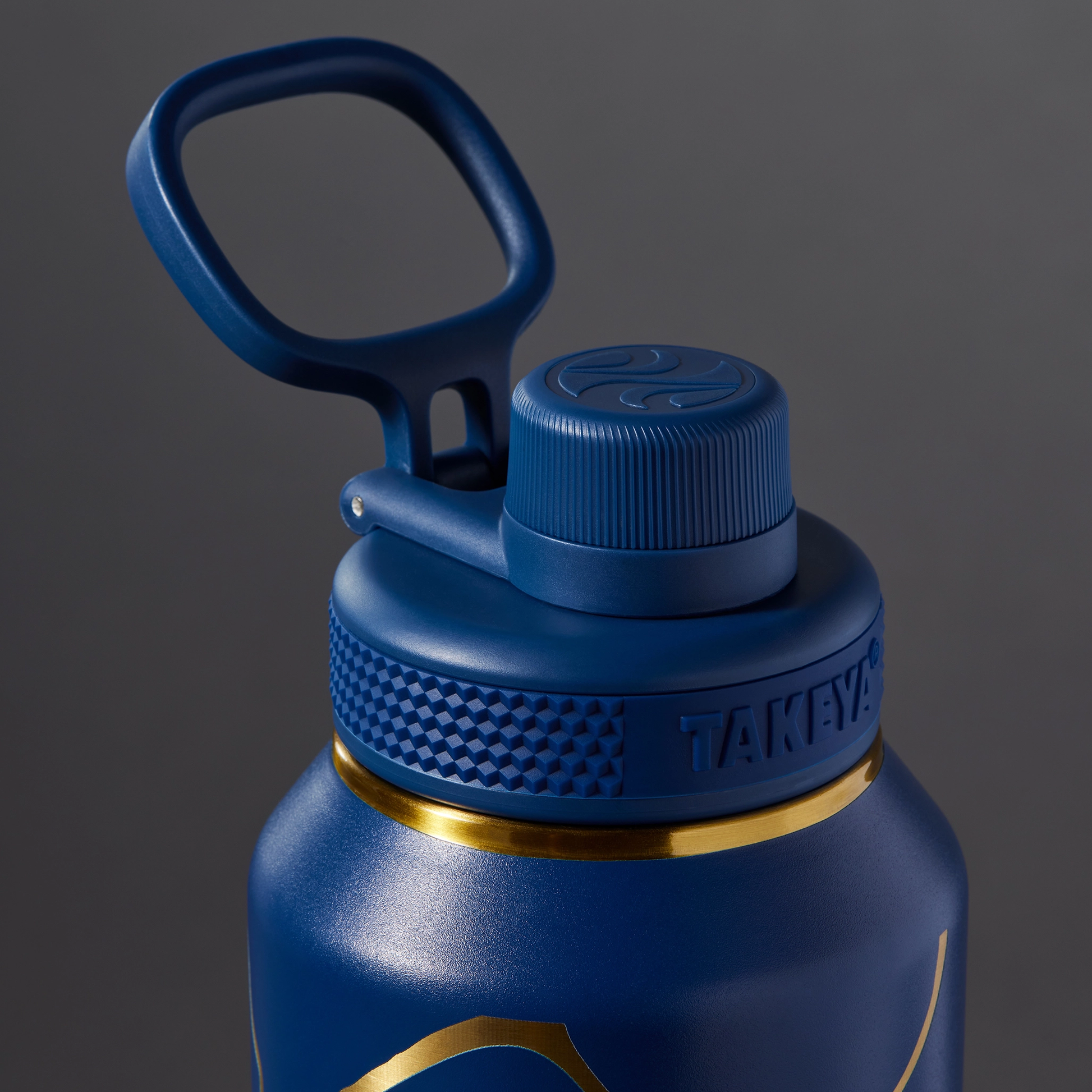 kintsugi-water-bottle-with-spout-lid-c0 51390-TK_HO25_Kintsugi_Takeya9266.png